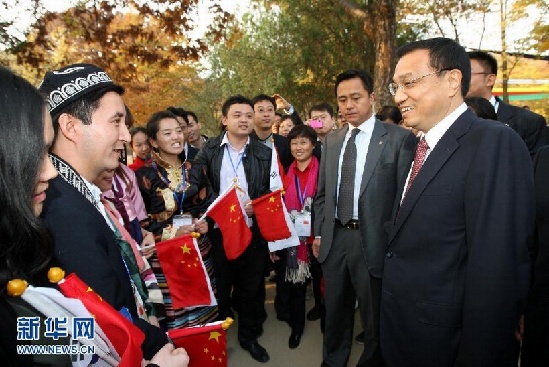 李克强与中韩青年互动