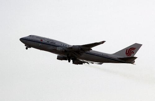 10月28日,一架加载航空生物燃料与传统的航空煤油混合燃料的波音747