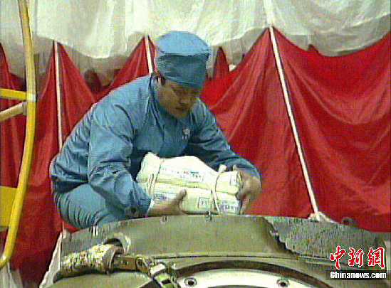 从“神一”到“神八”：十二载神舟飞天路