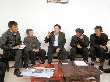 袁纯清在武乡县砖壁村调研时强调:领导干部要深入基层 推动党代表大会精神的贯彻落实