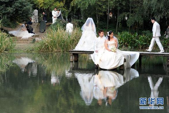“世纪光棍节”成南京新人结婚高峰日 登记人数是平日10倍