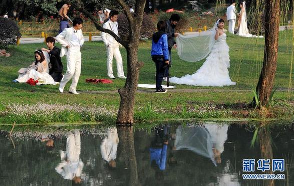 “世纪光棍节”成南京新人结婚高峰日 登记人数是平日10倍