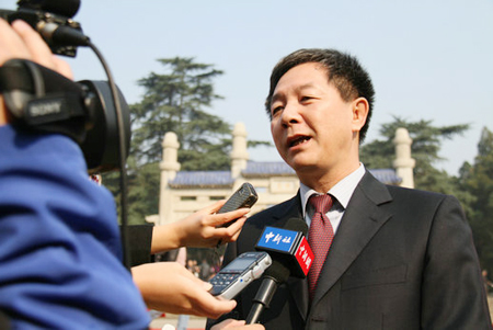 南京举行中山陵“海峡两岸交流基地”授牌仪式