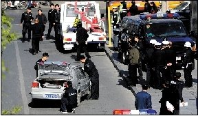 北京西单捷达连撞9名行人续：司机被控故意撞人