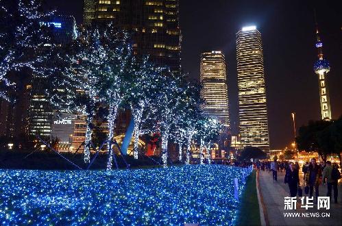上海环球金融中心冬季“点灯”扮靓夜晚陆家嘴