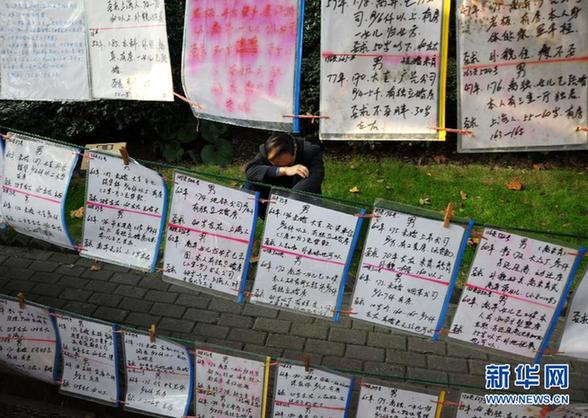“剩男剩女”工作忙 父母“代理相亲”忙