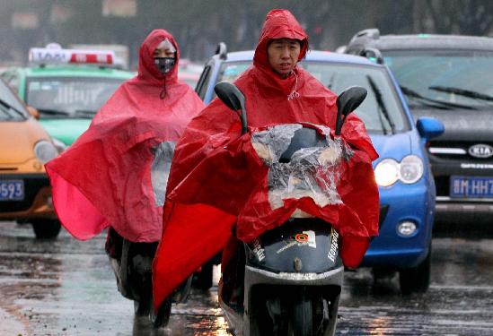 中国局部地区迎来雨雪降温天气