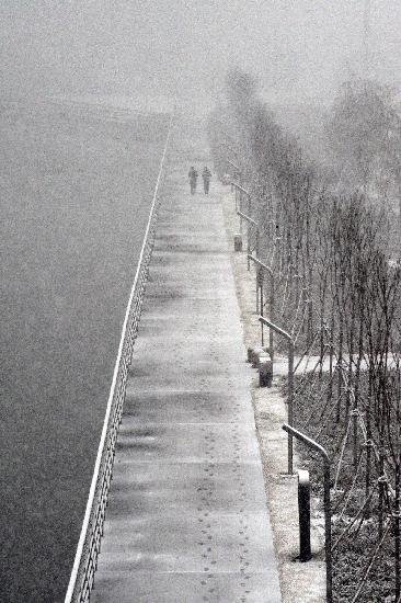中国局部地区迎来雨雪降温天气