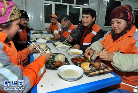 乌鲁木齐万名环卫工人今起“免费早餐”