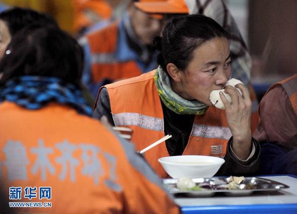 乌鲁木齐万名环卫工人今起“免费早餐”