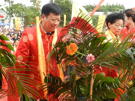 全球客属代表广西北海采集圣土