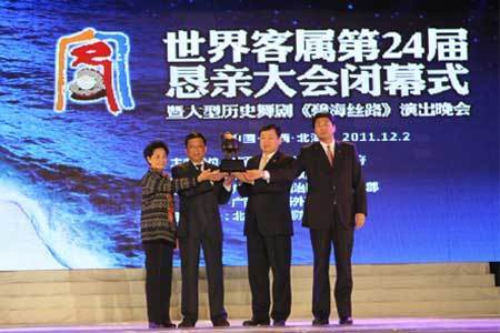 表里如一君子瓷 无限乡情唤亲人