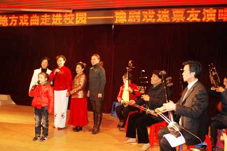 河南潢川： 地方戏曲走进校园