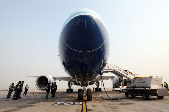 波音787“梦想”飞机飞抵北京