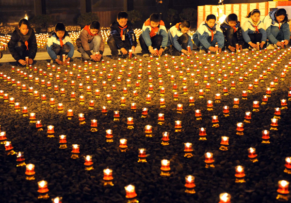 烛光祭奠南京大屠杀遇难者