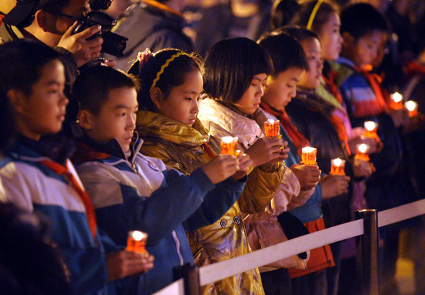 烛光祭奠南京大屠杀遇难者