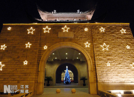苏州百米“星光墙”喜迎新年
