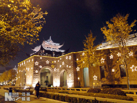 苏州百米“星光墙”喜迎新年