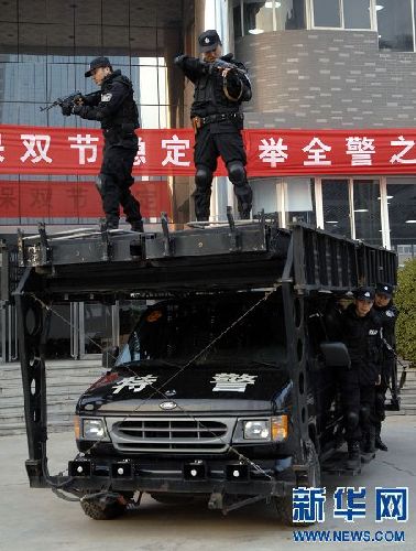 郑州：全警出动密织“天网” 确保“双节”治安稳定