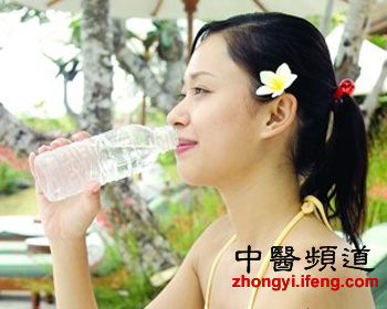养生警惕：让女人迅速衰老的10大原因(图)