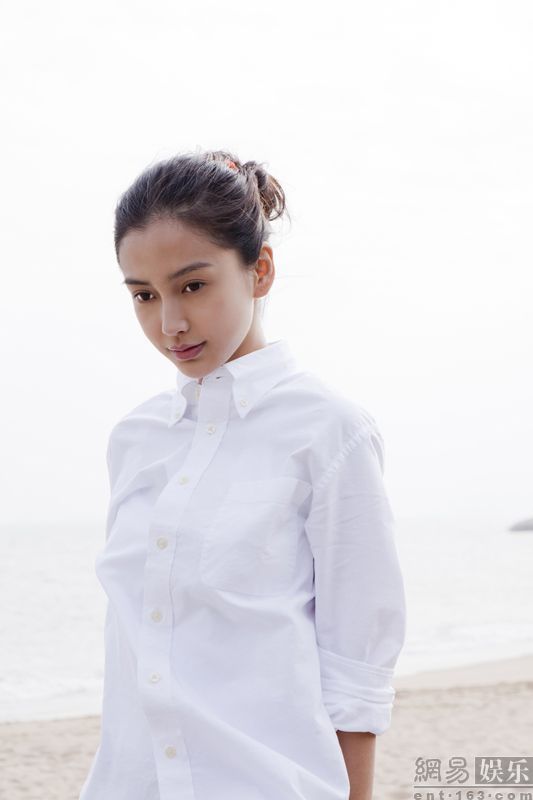 曝Angelababy赵又廷海边自拍照