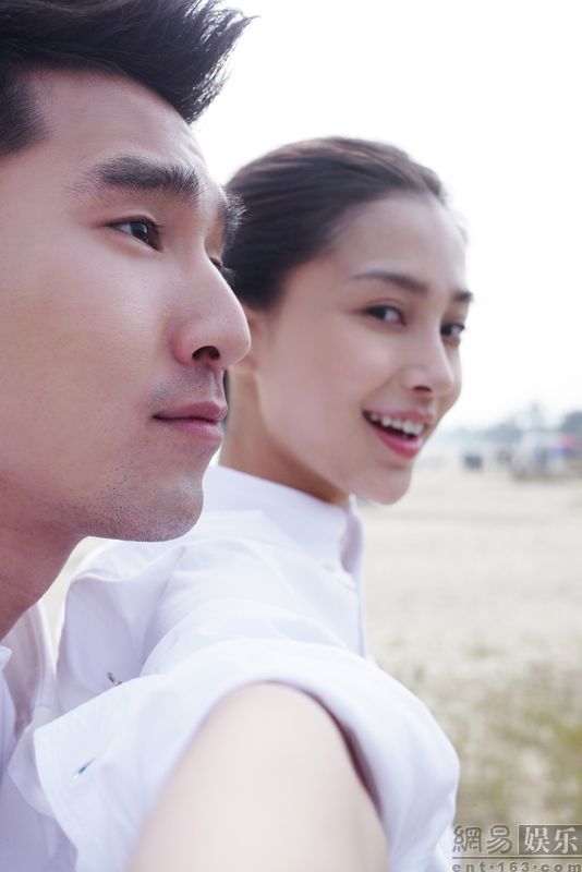 曝Angelababy赵又廷海边自拍照