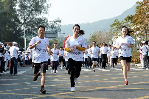 全民健身——2011深圳(盐田)山地马拉松赛举行