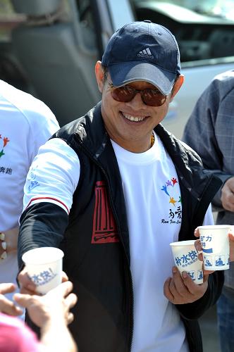 全民健身——2011深圳(盐田)山地马拉松赛举行