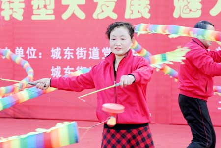 安徽合肥：社区群众欢乐迎新年