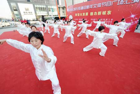 安徽合肥：社区群众欢乐迎新年