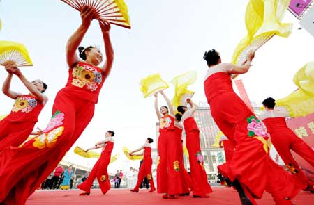 安徽合肥：社区群众欢乐迎新年