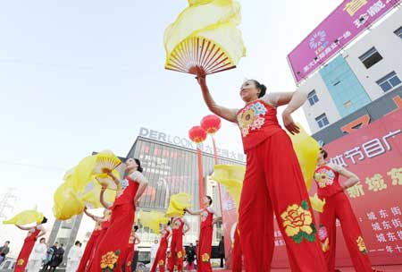 安徽合肥：社区群众欢乐迎新年