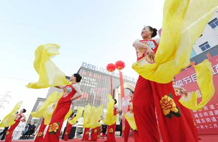 安徽合肥：社区群众欢乐迎新年