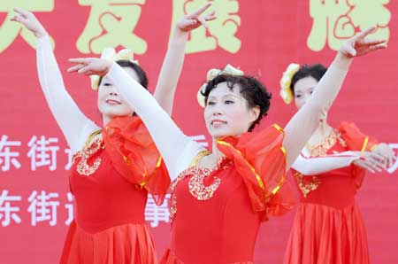 安徽合肥：社区群众欢乐迎新年