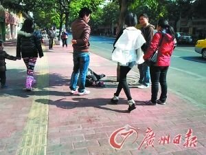 保时捷少女救助晕倒妇人 网友叹道德回归