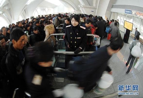 火车票实名制春运全面实施 网络购票第一年
