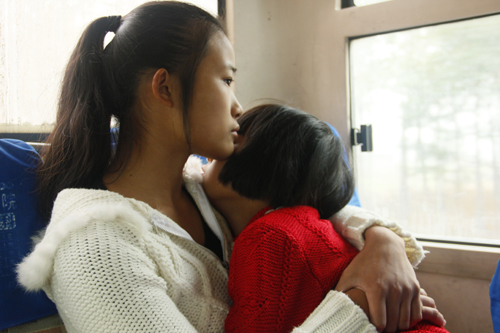 汝州17岁女孩带着7岁妹上学两年 撑起一个家