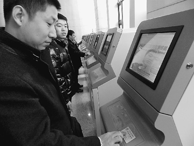 春运在即 自助购票迎接客流考验