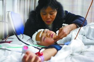 祖孙俩横穿铁路 老人为救孙女被火车撞亡(图)