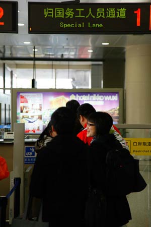 江苏境外务工人员开始陆续返乡