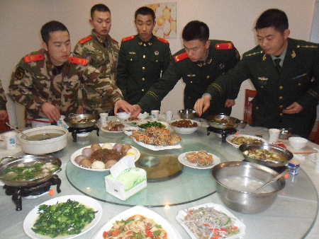 安庆边检站官兵欢度春节（组图）