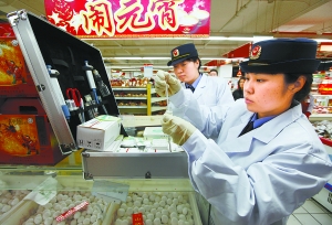 北京强化食品监管 为元宵做全面“体检”