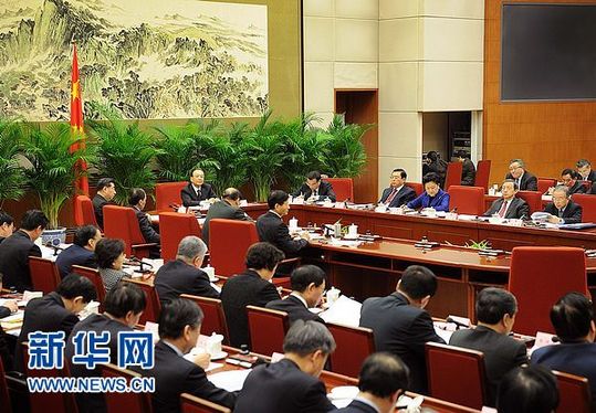 温家宝主持召开国务院第六次全体会议