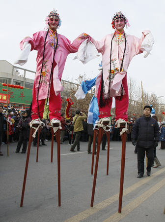 “民艺之乡”周村元宵节展民俗绝技