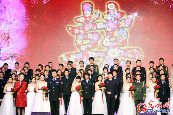 北京市公安局为民警举办集体祈福婚礼