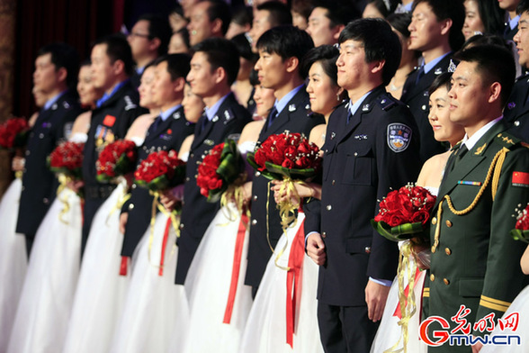 北京市公安局为民警举办集体祈福婚礼