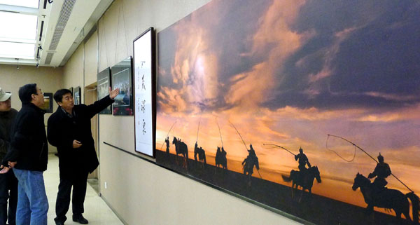 《龙马精神颂》书法、摄影展在山西太原开展