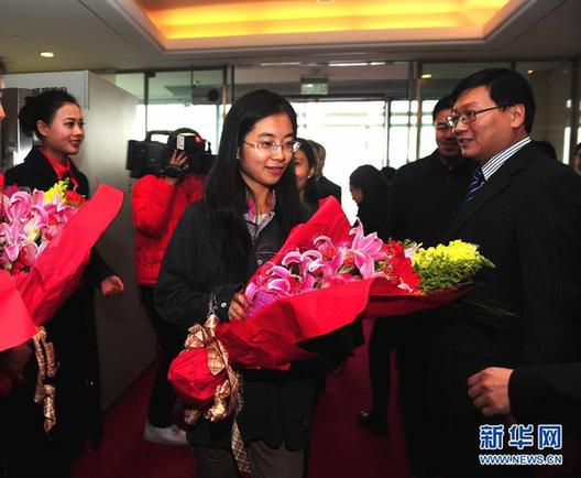 17名在苏丹劫持事件中脱险的中国工人回到成都