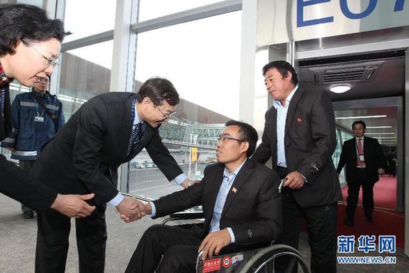 17名在苏丹劫持事件中脱险的中国工人回到成都