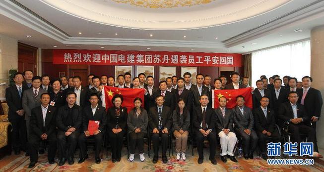 17名在苏丹劫持事件中脱险的中国工人回到成都